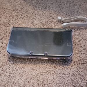 New 3DS XL Black (Attn: Dead Pixels In Bottom Left Of Top Screen)